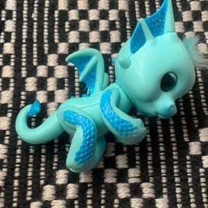 Wowwee fingerling glitter dragon Noa green blue 2017